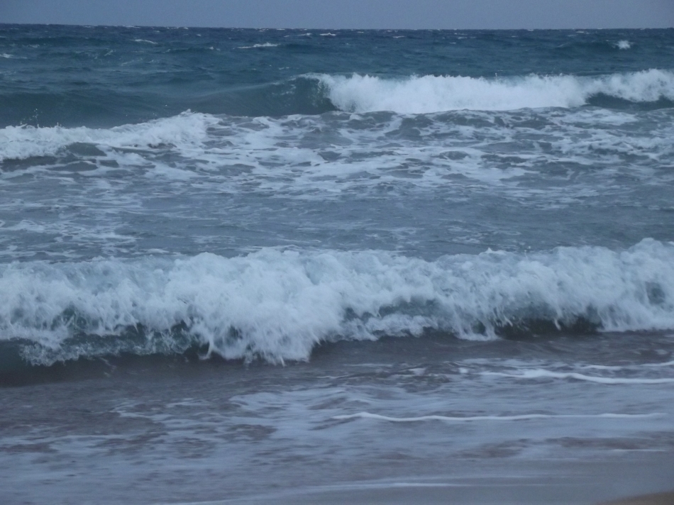 waves, photo by Taruna